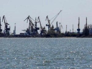 Ruslar limanı devretti, sivil gemiler yanaştı!