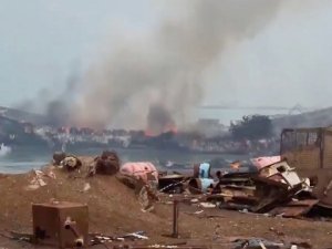 Yemen'de Husilerin vurduğu stratejik liman devre dışı kaldı