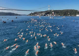 2 bin 500 sporcu İstanbul Boğazı’nda Asya'dan Avrupa'ya kulaç attı