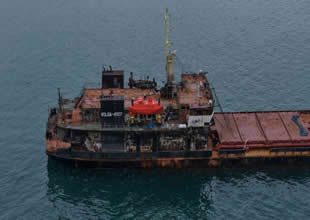 Dron saldırısına uğrayan gemi Trabzon’a sığındı