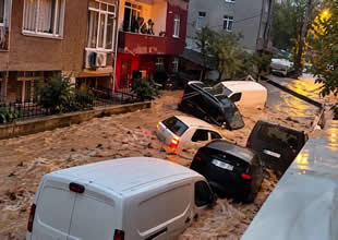Tehlike geçmiş değil! İstanbul’u sağanak vurdu: Selden acı haber geldi