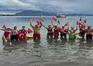 Datça'da Cumhuriyet için 1923 metre yüzdüler