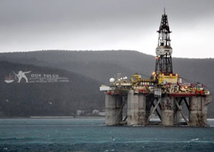 Scarabeo-6 Çanakkale Boğazı'ndan geçti