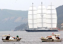 Malta Şahini boğazda süzüldü