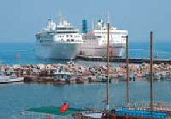 İtalyan gemisi ilk kez Alanya'da