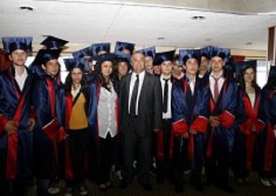 Mezun denizcilere teknede tören yapıldı