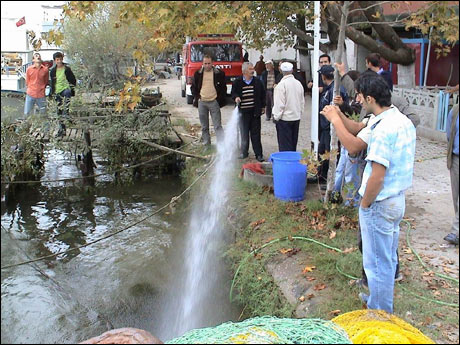 İtfaiye balıkları hayata döndürdü