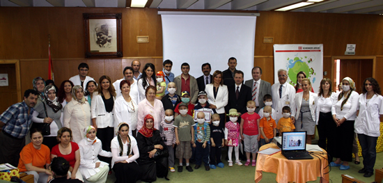 Arkas, miniklerin resimlerini ödüllendirdi