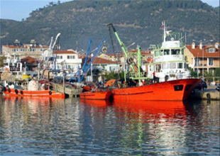Küçükkuyu Limanı güvenli hale getiriliyor