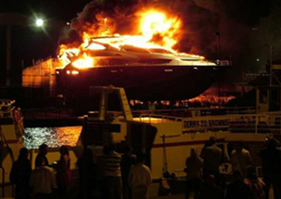 Kartal Dragos Yat Limanı'nda lüks yat alev alev yandı!