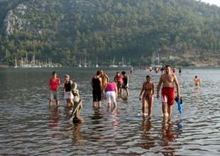 Kızkumu Plajı'na turistlerden yoğun ilgi