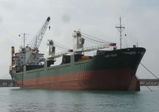 Lady Nour ile Akar Pazar gemisi çatıştı