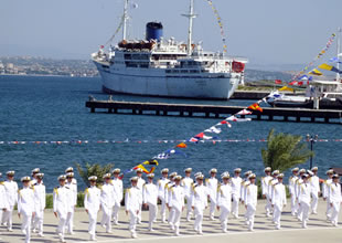 Denizcilik Fakültesi'nde mezuniyet coşkusu