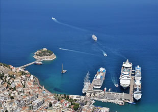 Kuşadası en gözde kruvaziyer limanı