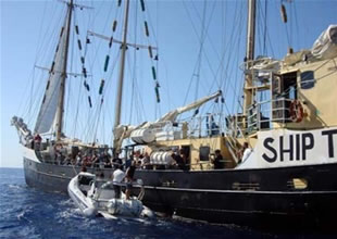 İsrail, Gazze yardım gemisine saldırdı