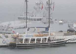 Feribotun çarptığı teknede hasar var