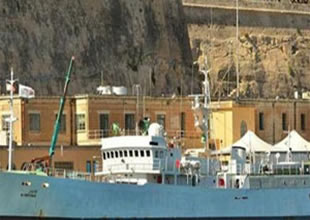 ''Al Entisar'' gemisi kafa karıştırıyor