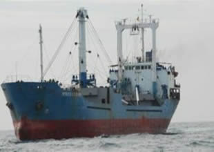 Kaçak taşıyan gemi karaya oturdu