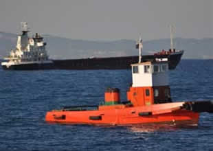 Suriye bayraklı  gemi tehlike atlattı