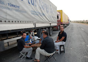 253 Türk TIR'ı Suudi Arabistan'da mahsur