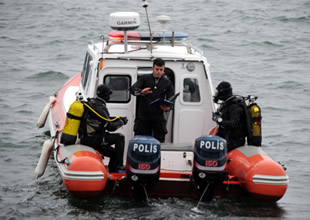 Onların üniforması dalgıç kıyafetleri