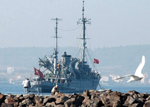 Türk savaş gemileri Bodrum'a demir attı
