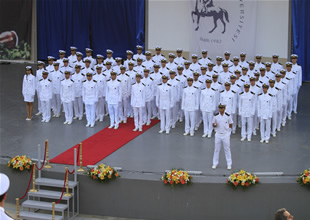 Denizcilik Fakültesi'nde mezuniyet sevinci