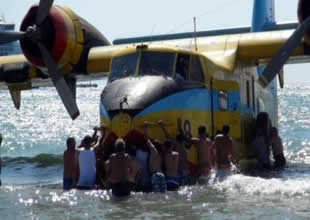 Kuşadası'nda uçak kurtarma komedisi