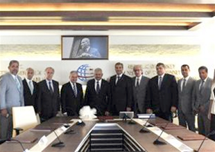 " İzmir'de işimiz siyaset değil, hizmet"