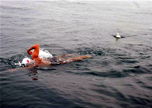 Manş'ı yüzerek geçen 12 çılgın Türk