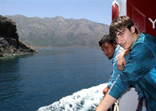 Van Gölü'nün koyları insanları büyülüyor