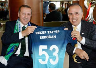 Erdoğan, Çaykur Rizespor'u ziyaret etti
