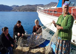 Ege'nin kadın balıkçıları ekmek peşinde