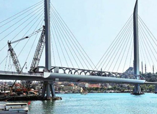 Haliç Metro Köprüsü gemi geçişi için açıldı