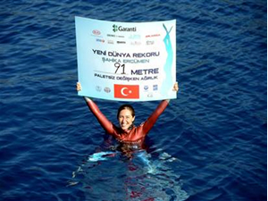 Şahika Ercümen nefesini şehitlerimiz için tutacak