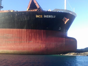 Türk bayraklı yük gemisi M/V INCE INEBOLU Ege Denizi'nde karaya oturdu