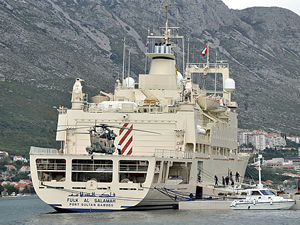 Dünyanın en büyük yatlarından 'Al Salamah' Marmaris'e demirledi