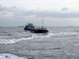 Samsun'da karaya oturan gemi halen kurtarılamadı