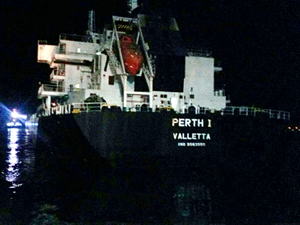 Çanakkale Boğazı’nda makine arızası yaparak sürüklenen gemi kurtarıldı