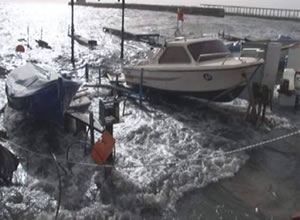 Kocaeli'nde fırtına ve lodos 100 tekneyi batırdı