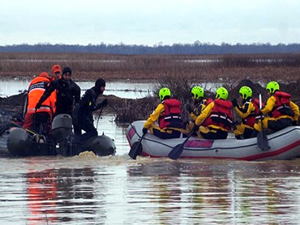 Fırtınada denizde mahsur kalan iki teknedeki 36 kişinin ölüm kalım savaşı
