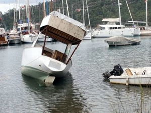 Marmaris'te deniz çekildi, tekneler karaya oturdu