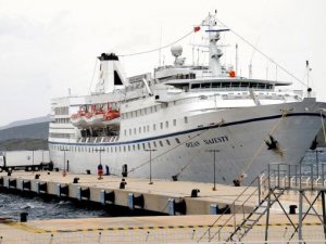 Bodrum'a sezonun ilk yolcu gemisi yanaştı