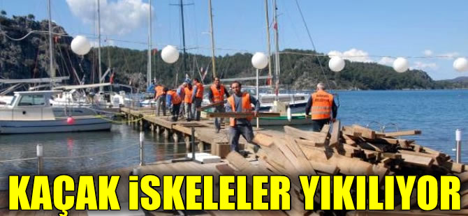 Marmaris'teki kaçak iskeleler yıkılıyor