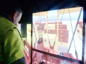 Asyaport’ta vinç operatörleri simülasyon sistemiyle eğitiliyor