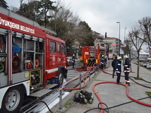 Bebek sahilinde demirli yatta yangın çıktı