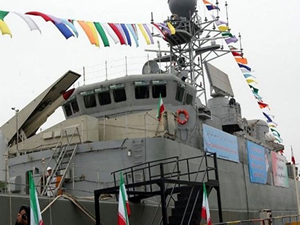 İran yeni savaş gemisi Demavend'i denize indirdi