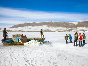 Nazik Gölü ziyaretçi akınına uğruyor