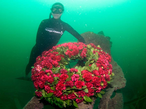 Şahika Ercümen Çanakkale'de  HMS Majestic gemisine daldı