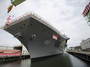 Japonya’nın yeni savaş gemisi Izumo, donanmanın emrinde